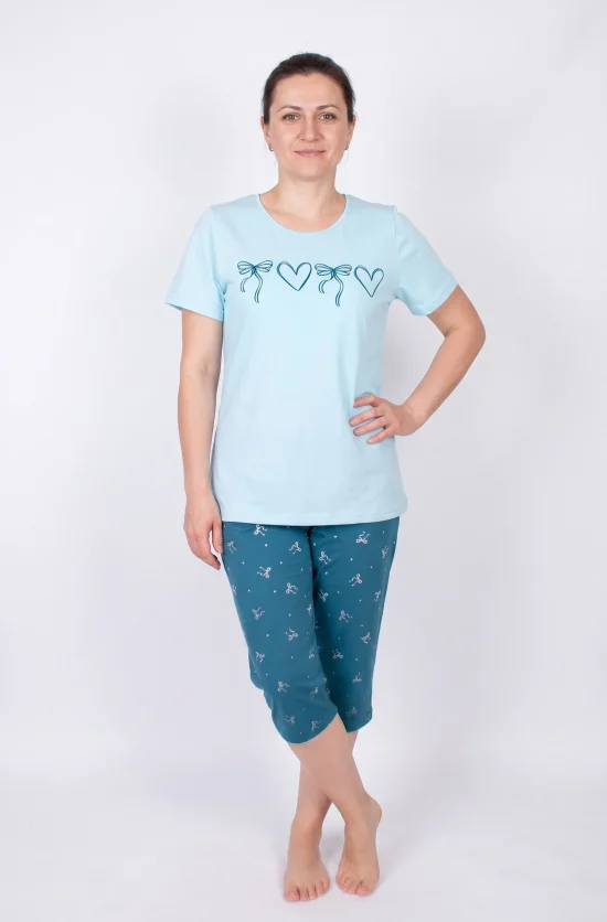Пижами с къс ръкав Дамска пижама с къс ръкав и 7/8 панталон-светло синьо