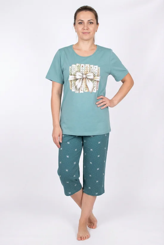 Пижами с къс ръкав Дамска пижама с къс ръкав и 7/8 панталон